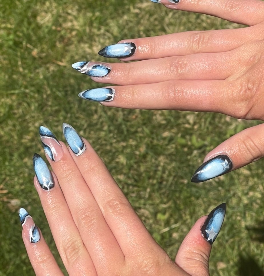 Blue star ombre nails