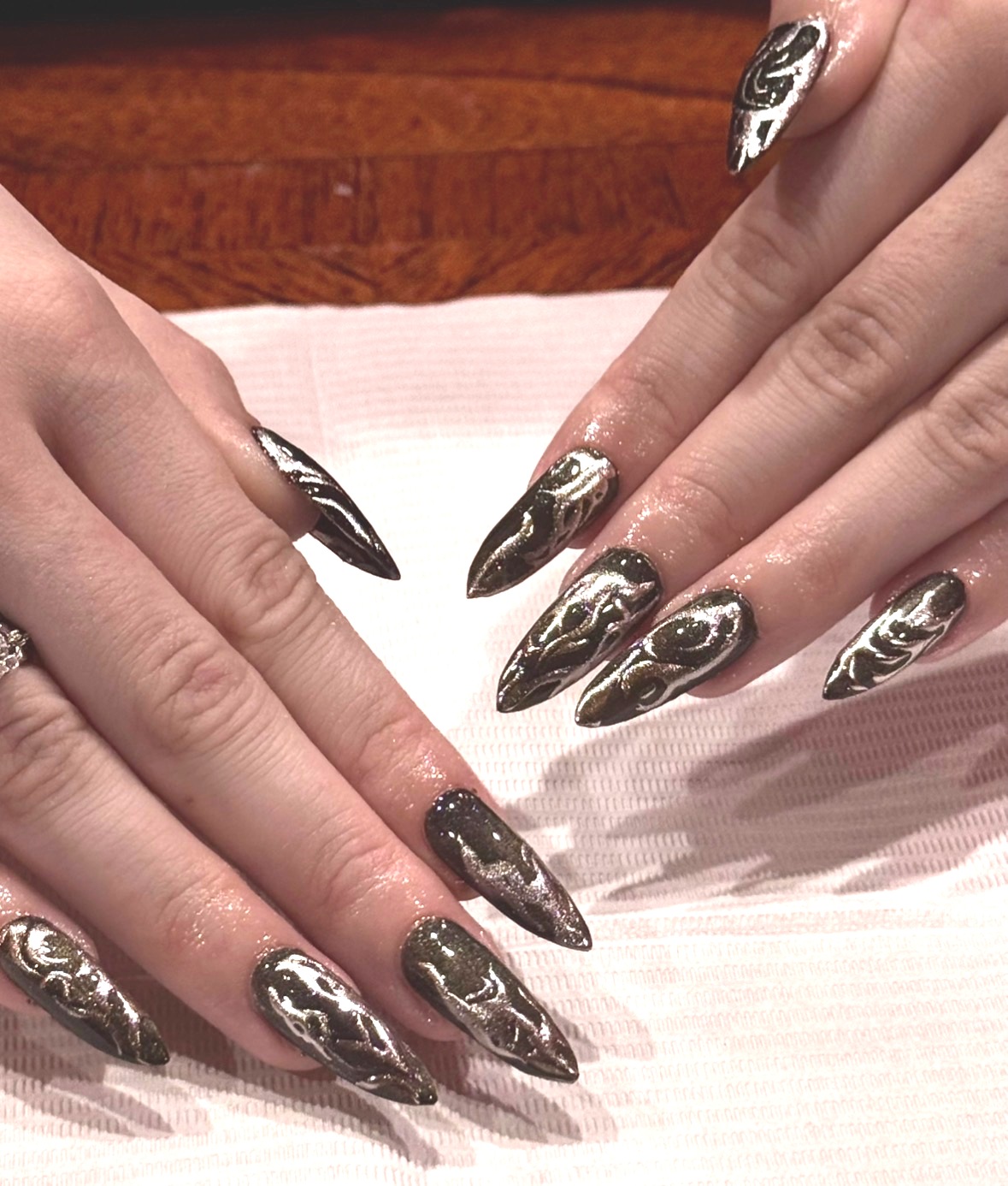 Chrome swirl nails