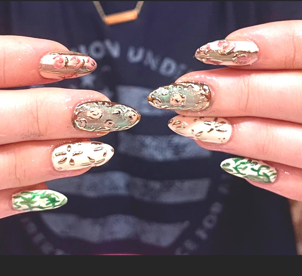 Gold floral nails